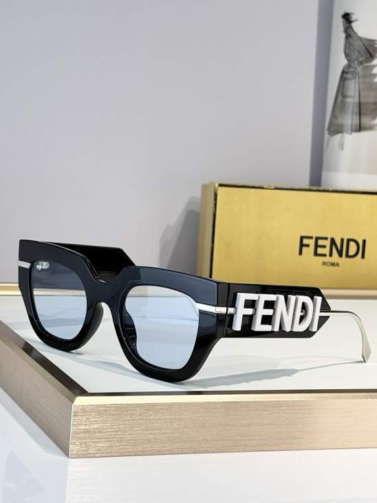 Picture of Fendi Sunglasses _SKUfw79722184fw